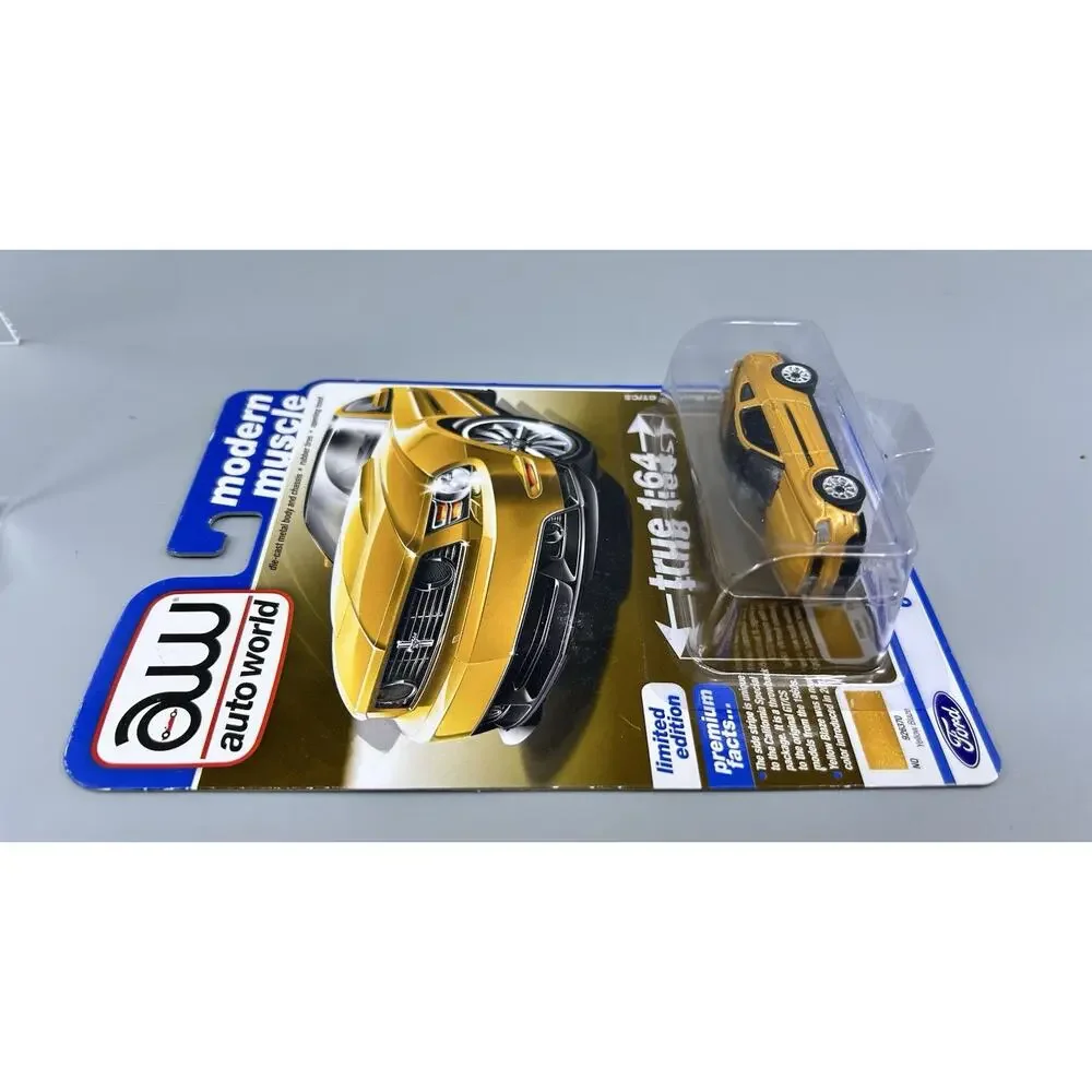 Auto World 2012 FORD Mustang GT/CS Yellow Blaze Modern Muscle Diecast 1:64 NOC